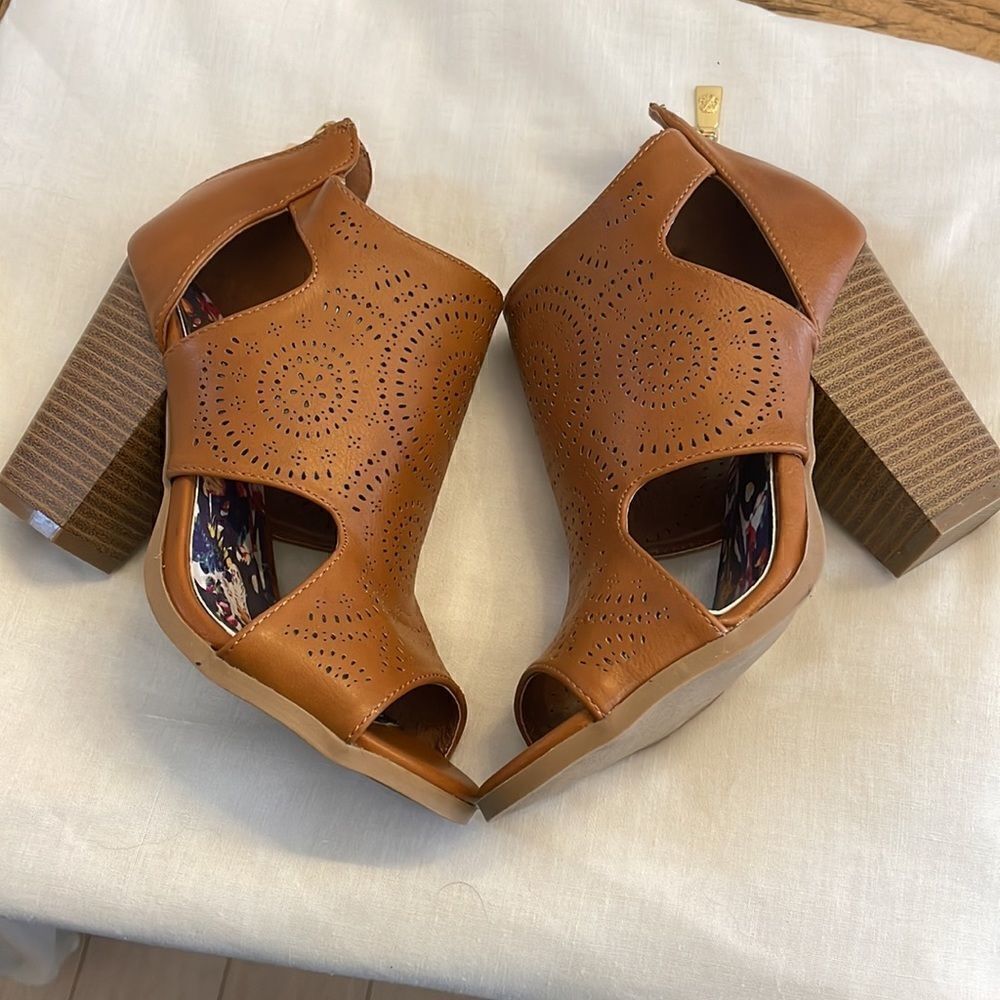 CHRISTIAN LACROIX CUT OUT CAMEL COLORED SHOOTIES. NEW